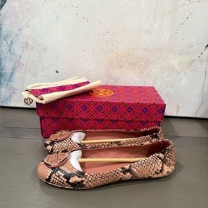 NEW! Tory Burch Minnie Travel Ballet Flats Snake Print Logo NWB Sold Out Size 7